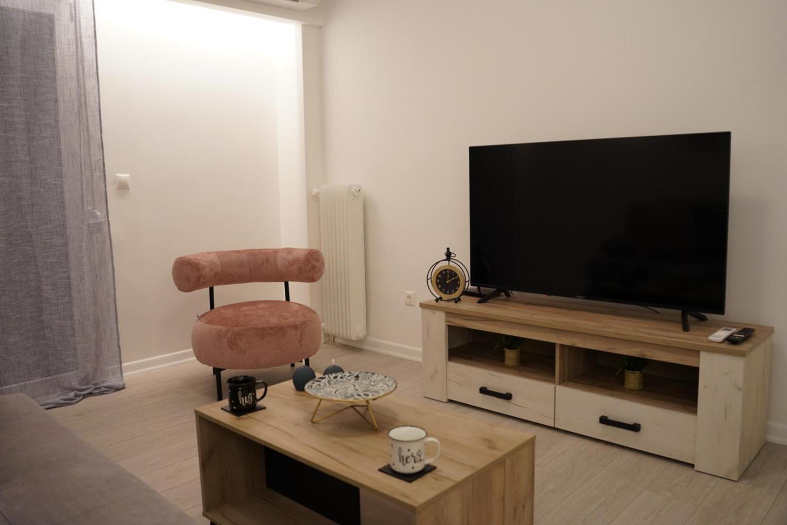 Bright & Cozy Apartment, Атина Екстериор снимка
