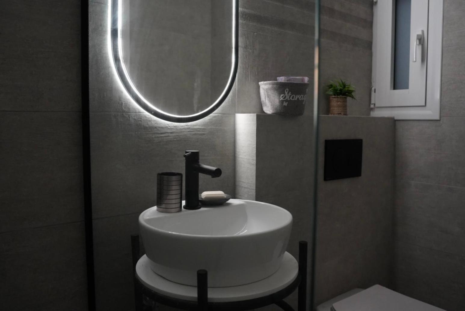 Bright & Cozy Apartment, Атина Екстериор снимка